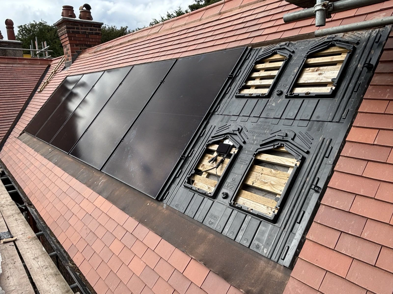 Integrated Roof Solar Pv System Integrated Roof Solar PV System