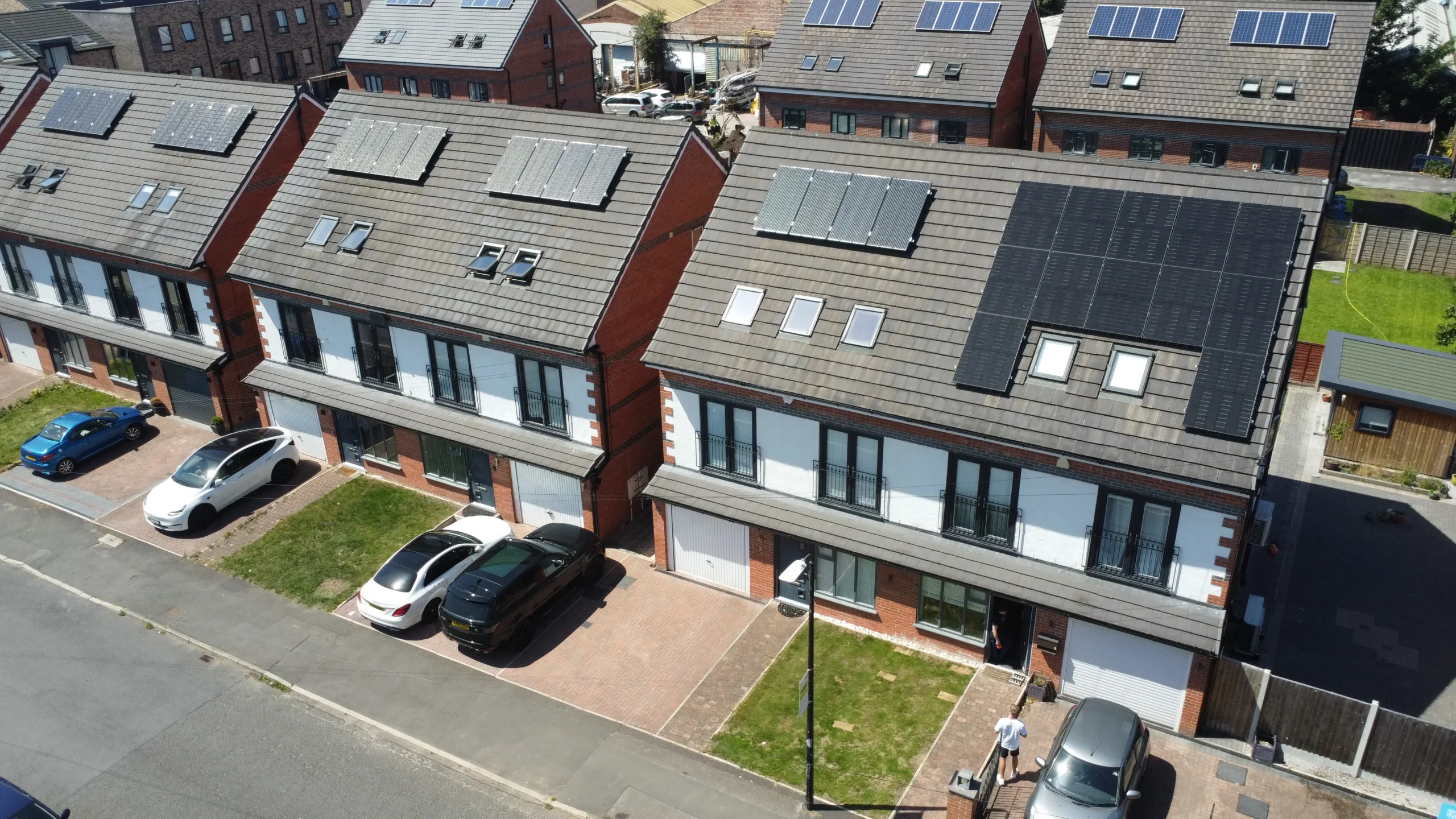 Home with solar panels installed by Genfit